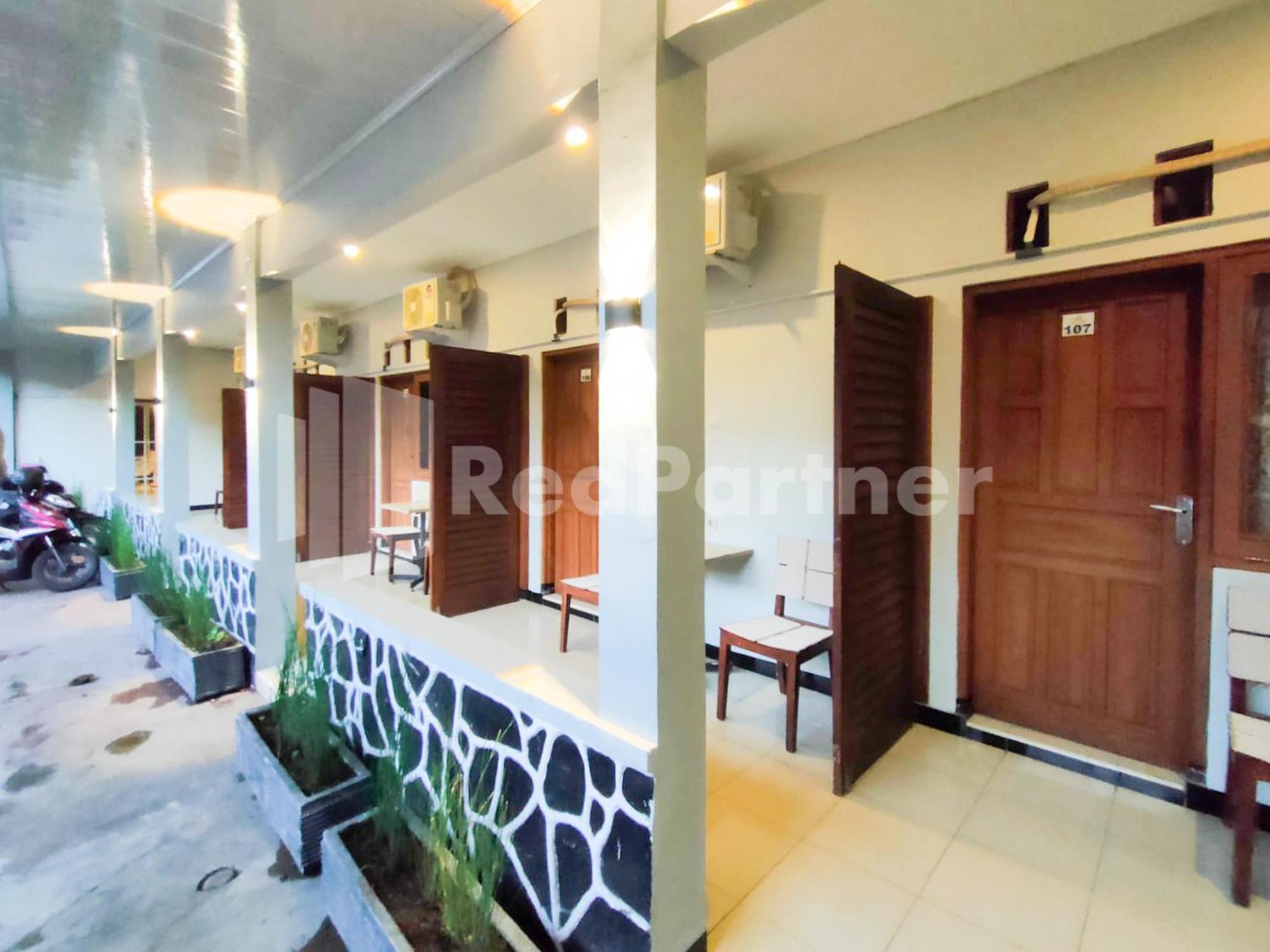SPOT ON 2815 Hotel Damai Cilacap Exterior foto